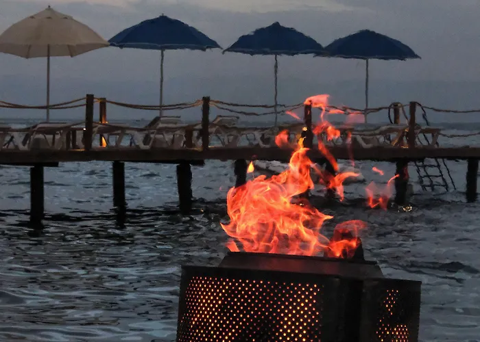 Lopera ホテル エドレミト